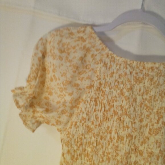 Blu Pepper Blouse Women S Short Sleeve Cropped V-Neck Smocked Floral Tan - Picture 12 of 14